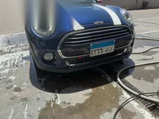 مينى كوبر 2017 أزرق غامق مستعملة للبيع