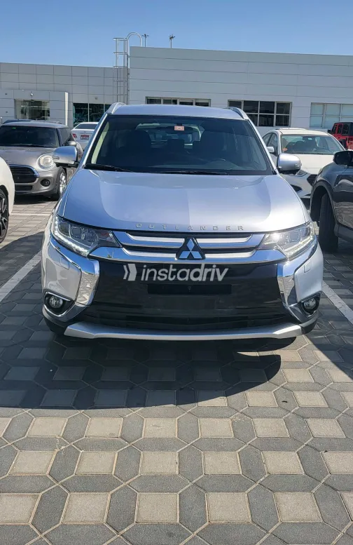 Mitsubishi Outlander 2016 White Used for Sale - 3