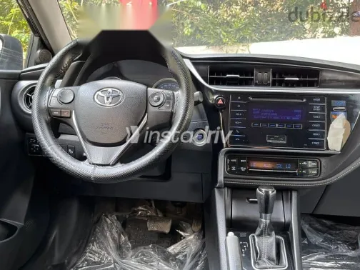 تويوتا كورولا 2017 أسود مستعملة للبيع - 8