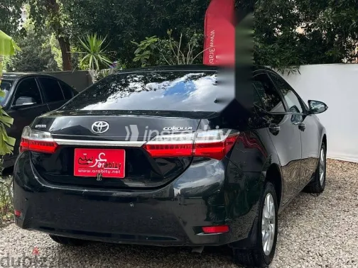 تويوتا كورولا 2017 أسود مستعملة للبيع - 9