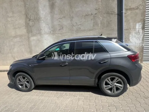 فولكس فاغن تي روك 2024 رمادي غامق مستعملة للبيع - 1