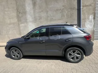 فولكس فاغن تي روك 2024 رمادي غامق مستعملة للبيع