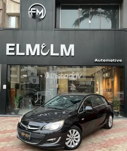 Opel Astra 2015 Black Used for Sale - 1