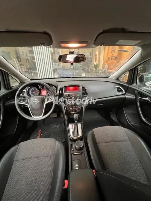 Opel Astra 2015 Black Used for Sale - 4