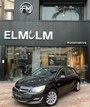 اوبل أسترا 2015 أسود مستعملة للبيع