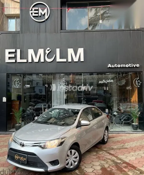 تويوتا ياريس 2014 فضي مستعملة للبيع - 3