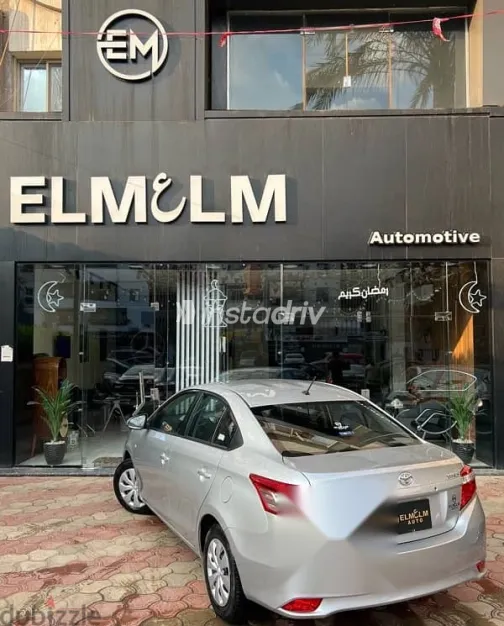 تويوتا ياريس 2014 فضي مستعملة للبيع - 6