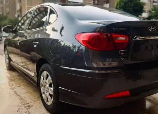 هيونداي إلنترا 2023 رمادي مستعملة للبيع