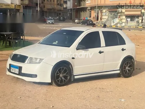 سكودا فابيا 2003 أبيض مستعملة للبيع - 1