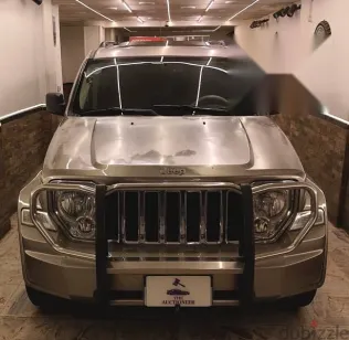 جيب شيروكي 2008 ذهبي مستعملة للبيع