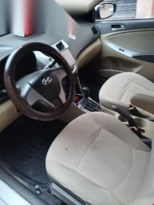 هيونداي اكسنت 2015 أبيض مستعملة للبيع