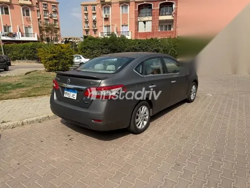 نيسان سنترا 2017 رمادي مستعملة للبيع - 4