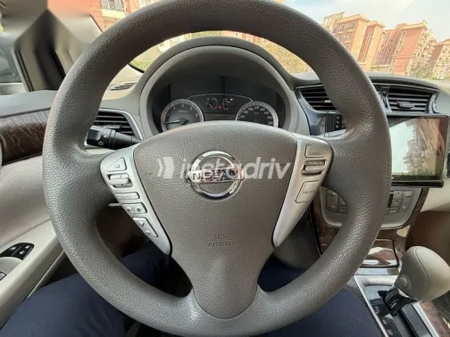 نيسان سنترا 2017 رمادي مستعملة للبيع - 5