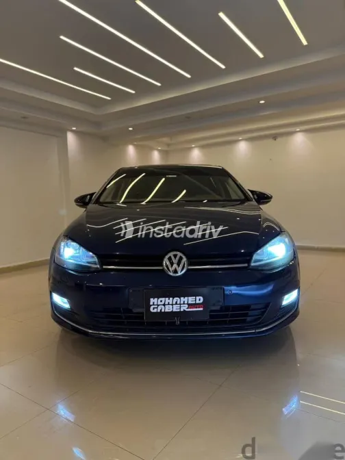 فولكس فاغن جولف 7 2014 أزرق غامق مستعملة للبيع - 1