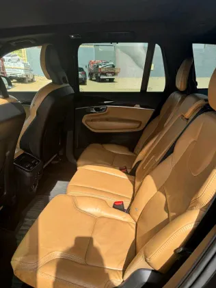 فولفو XC90 2019 أبيض مستعملة للبيع