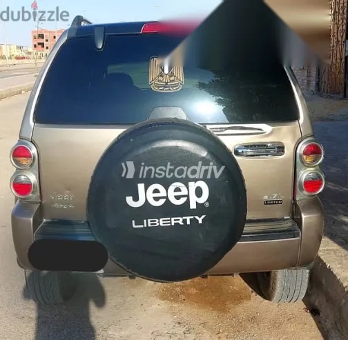 جيب ليبيرتى 2005 فضي مستعملة للبيع - 3