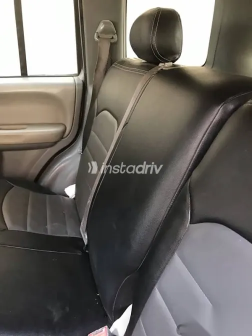 جيب ليبيرتى 2005 فضي مستعملة للبيع - 4