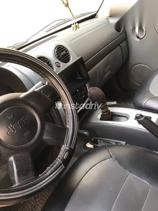 جيب ليبيرتى 2005 فضي مستعملة للبيع - 7