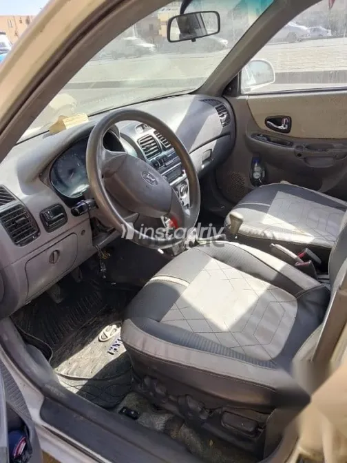 هيونداي فيرنا 2013 أبيض مستعملة للبيع - 2