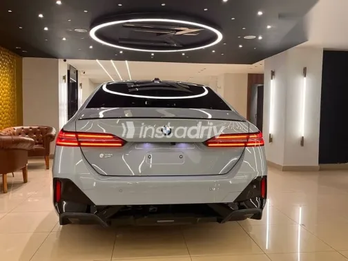 بي ام دبليو 520 2026 رمادي جديدة للبيع - 2