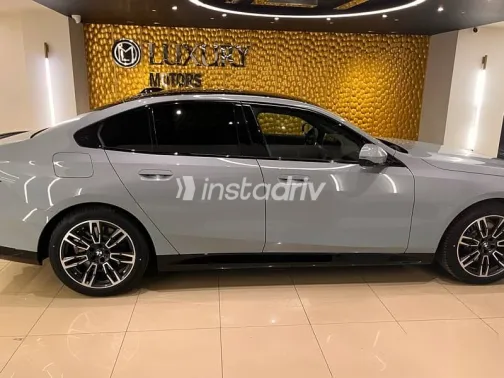 بي ام دبليو 520 2026 رمادي جديدة للبيع - 4