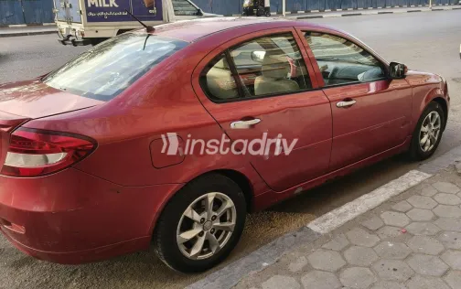 بروتون بيرسونا 2015 أحمر غامق مستعملة للبيع - 3