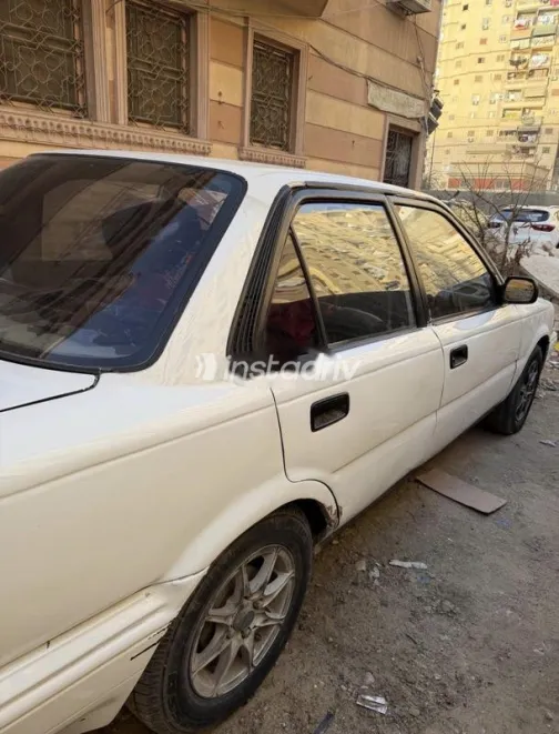 تويوتا كورولا 1991 أبيض مستعملة للبيع - 3