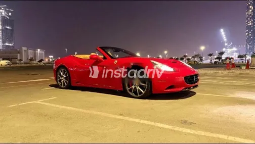 فيرارى كاليفورنيا 2013 أحمر مستعملة للبيع - 1