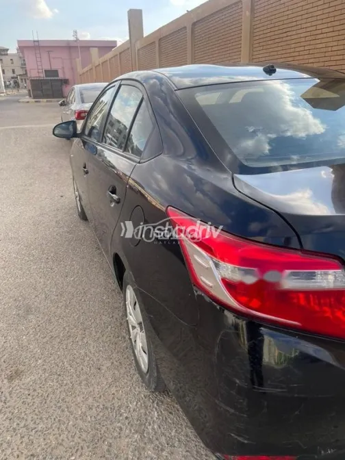 تويوتا ياريس 2014 أسود مستعملة للبيع - 4