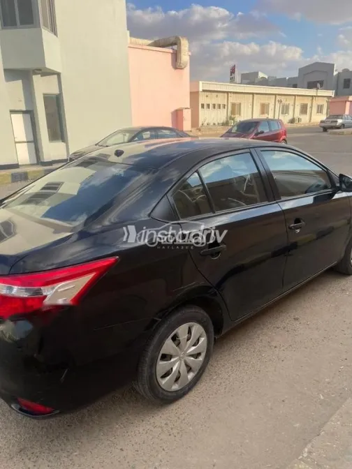 تويوتا ياريس 2014 أسود مستعملة للبيع - 5