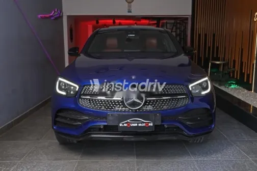 مرسيدس GLC 300 2020 أزرق غامق مستعملة للبيع - 1