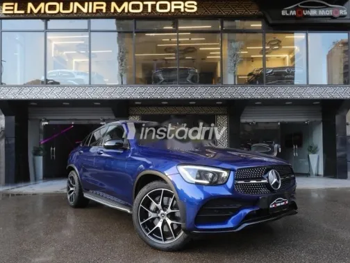 مرسيدس GLC 300 2020 أزرق غامق مستعملة للبيع - 2