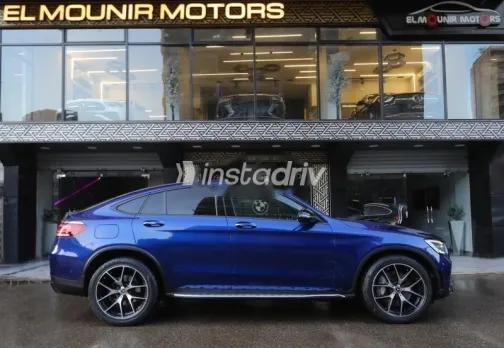 مرسيدس GLC 300 2020 أزرق غامق مستعملة للبيع - 3