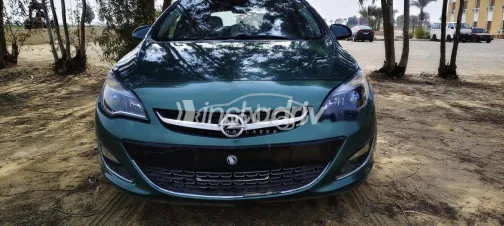 اوبل أسترا 2014 أخضر مستعملة للبيع - 2