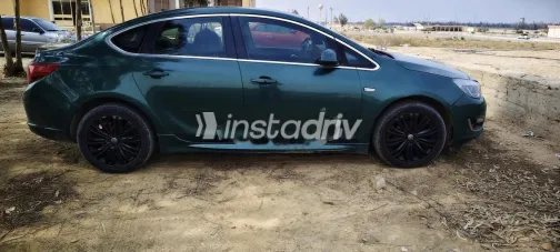 اوبل أسترا 2014 أخضر مستعملة للبيع - 4