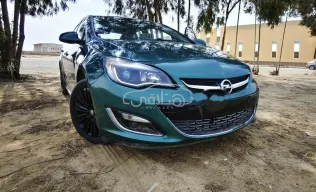 اوبل أسترا 2014 أخضر مستعملة للبيع