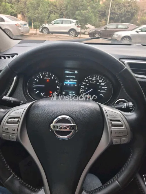 Nissan Qashqai 2017 White Used for Sale - 1