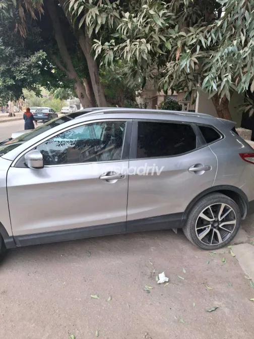 Nissan Qashqai 2017 White Used for Sale - 2