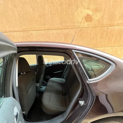 اوبل أسترا 2014 أبيض مستعملة للبيع - 2