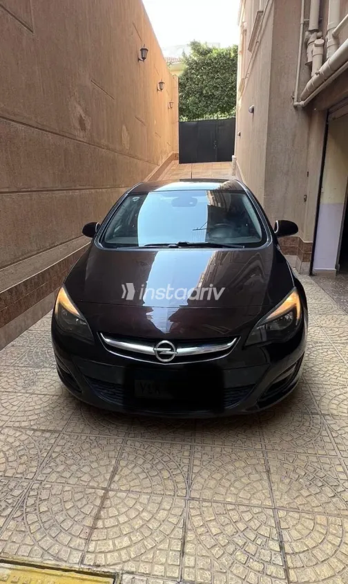 اوبل أسترا 2014 أبيض مستعملة للبيع - 3