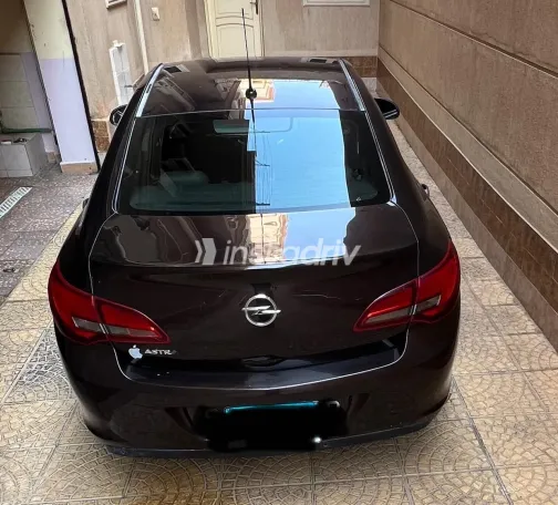 اوبل أسترا 2014 أبيض مستعملة للبيع - 4