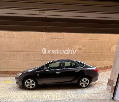 اوبل أسترا 2014 أبيض مستعملة للبيع - 6