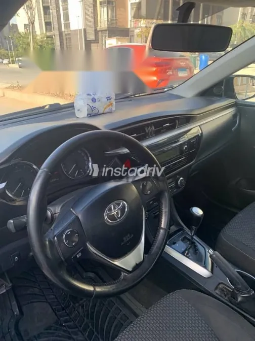 تويوتا كورولا 2015 رمادي مستعملة للبيع - 6