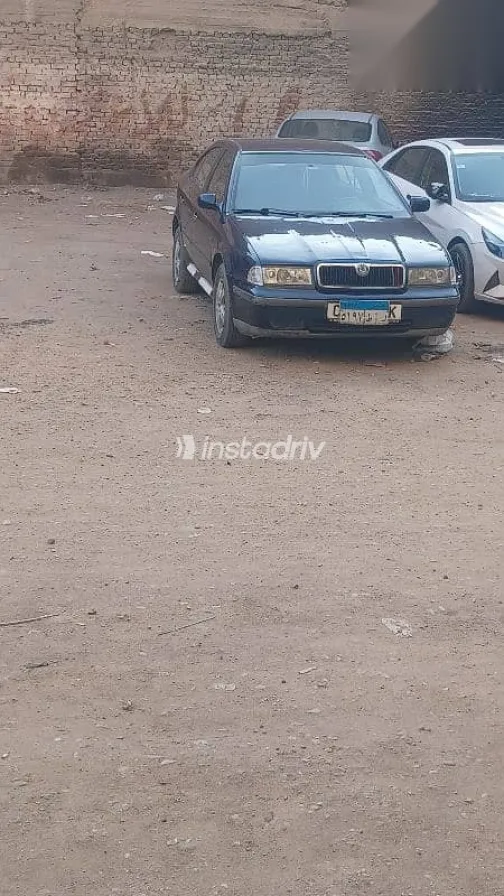 سكودا اوكتافيا 2000 أزرق غامق مستعملة للبيع - 2