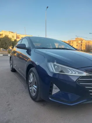 هيونداي إلنترا اى دى 2025 أبيض مستعملة للبيع