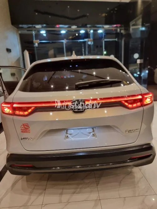 Honda HRV 2022 White Used for Sale - 2