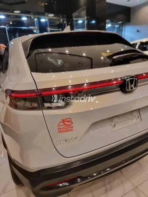 Honda HRV 2022 White Used for Sale - 3