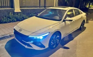 هيونداي إلنترا 2024 أبيض مستعملة للبيع