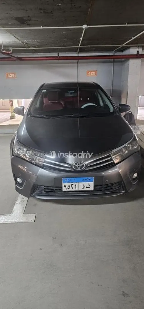 Toyota Corolla 2015 Gray Used for Sale - 3