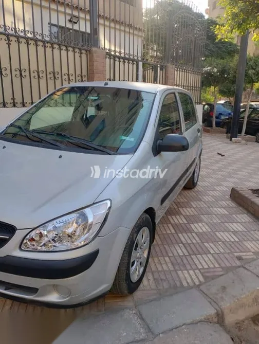 هيونداي جيتز 2009 فضي مستعملة للبيع - 2